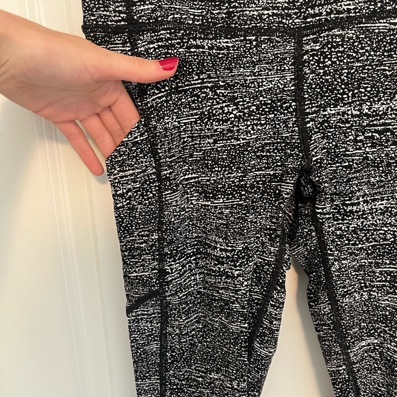 LULU LEMON RUNNING LEGGING SIZE 4 - Picture 2 of 5